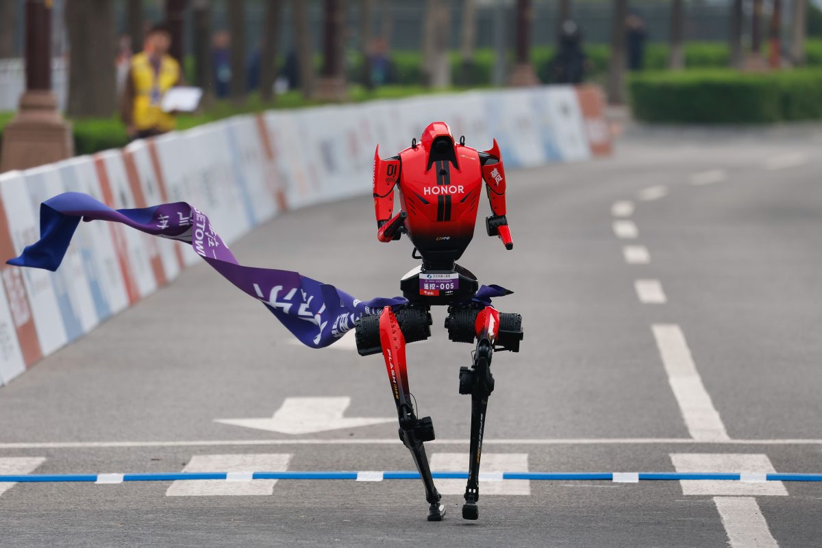 Humanoid Robot Achieves Landmark Half-Marathon Time in China