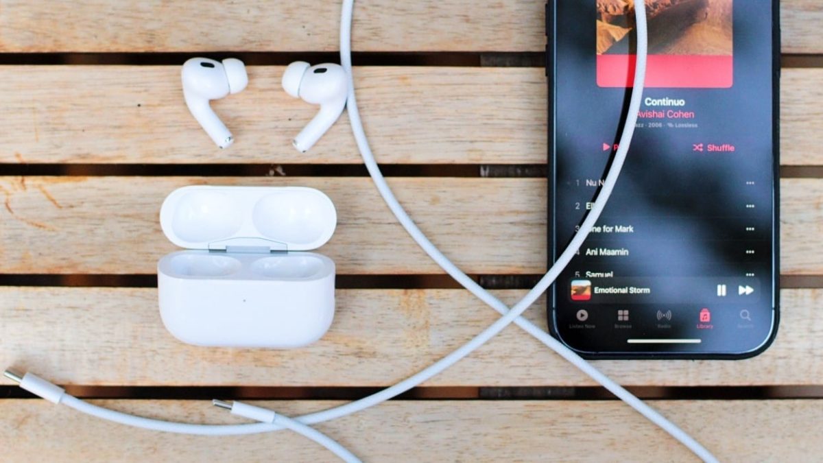 Apple AirPods With Cameras Reportedly Entering Final Testing Phase